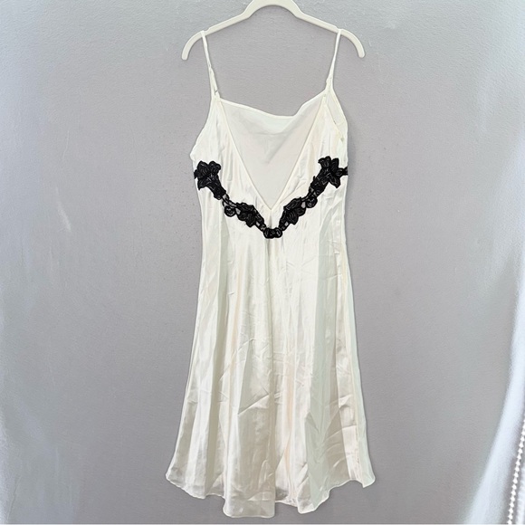 Natori Private Luxuries NWT women’s matching set nightgown Robe kimono sleeve M - Picture 9 of 11